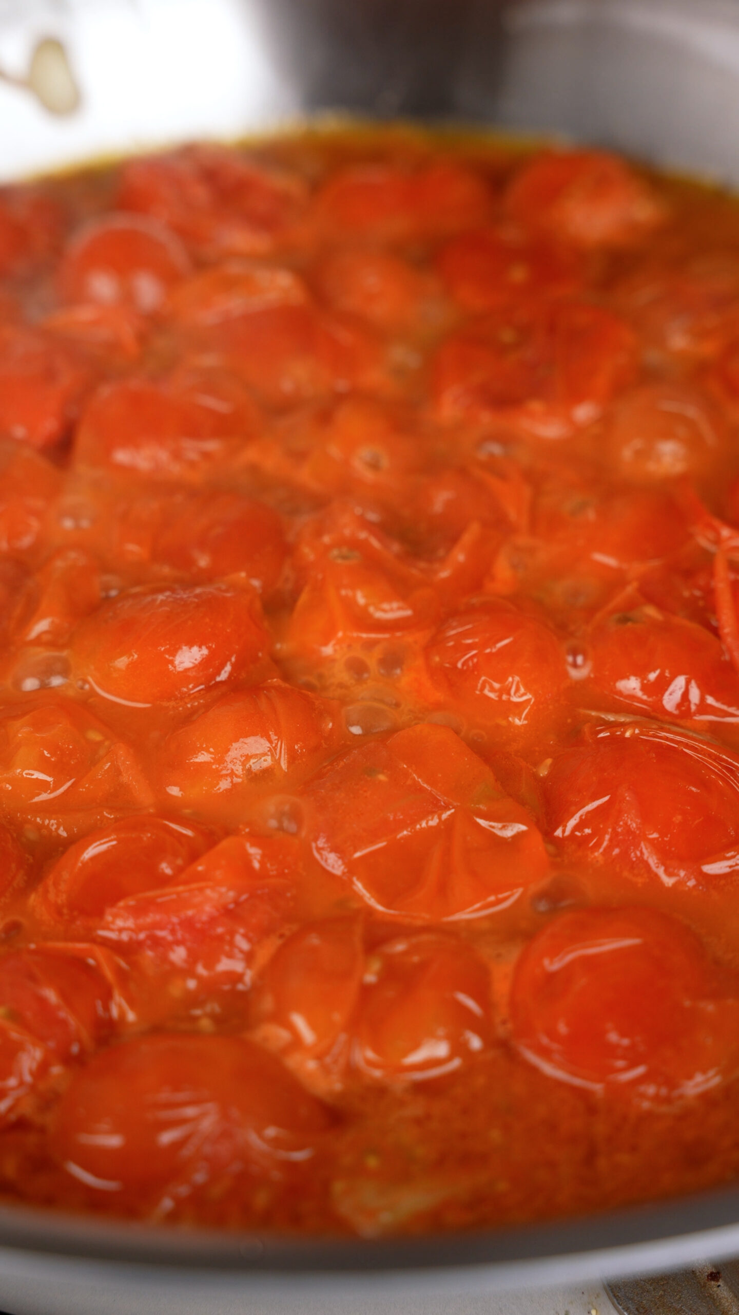 5-Ingredient Easy Cherry Tomato Pasta - Chasing Cravings