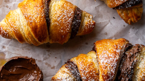 Three-ingredients lava croissants with a Nutella and banana