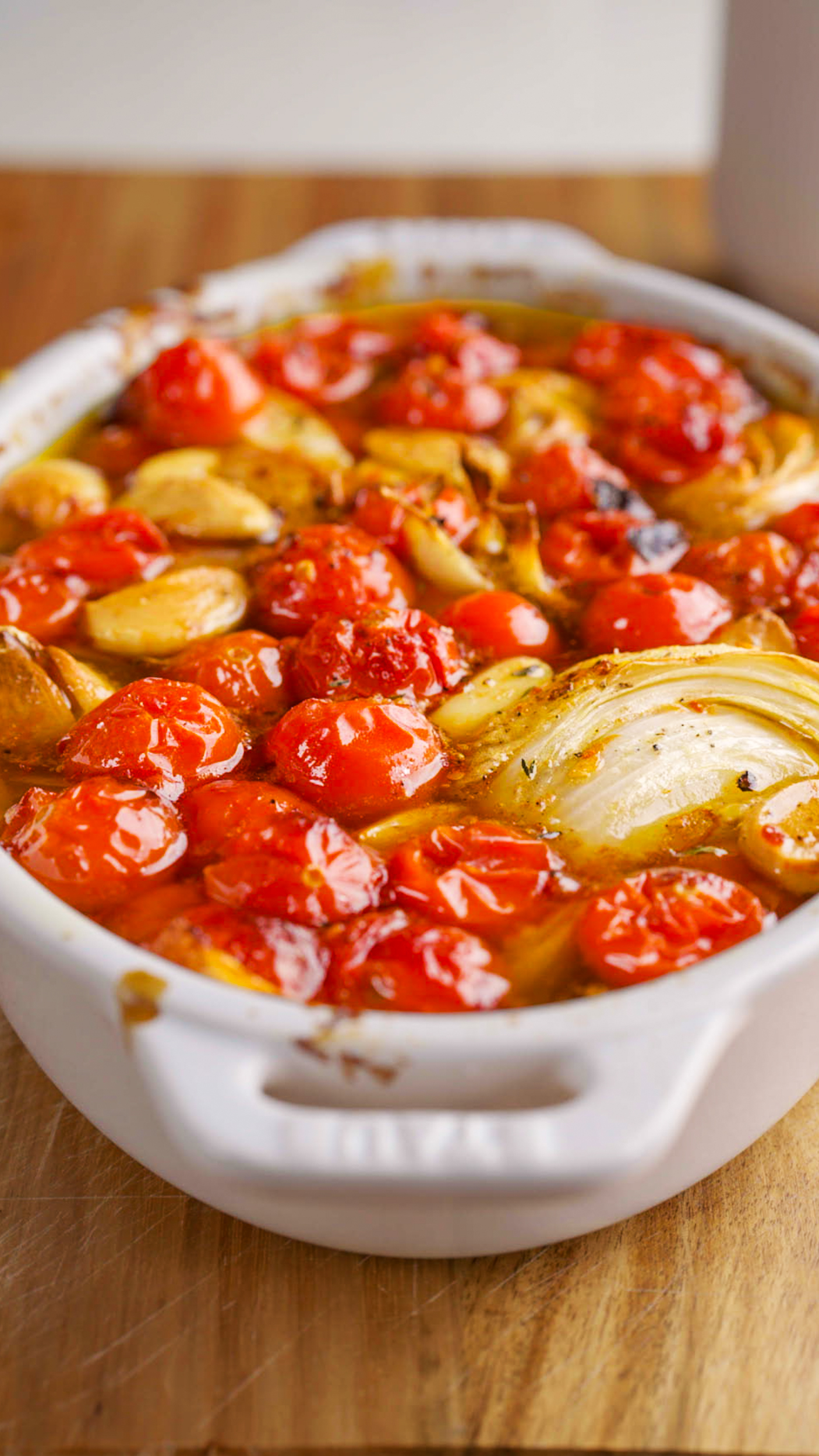 Easy Tomato & Garlic Confit Pasta - Chasing Cravings